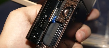 Sony's HDR-TG1 Handycam is the world's smallest “full HD Sony's HDR-TG1 Handycam is the world's smallest “full HD