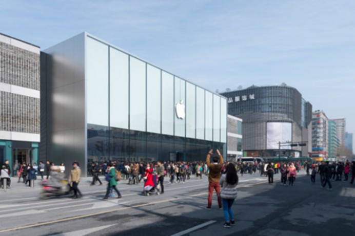 Apple-store-Foster-and-Partners-street-angle