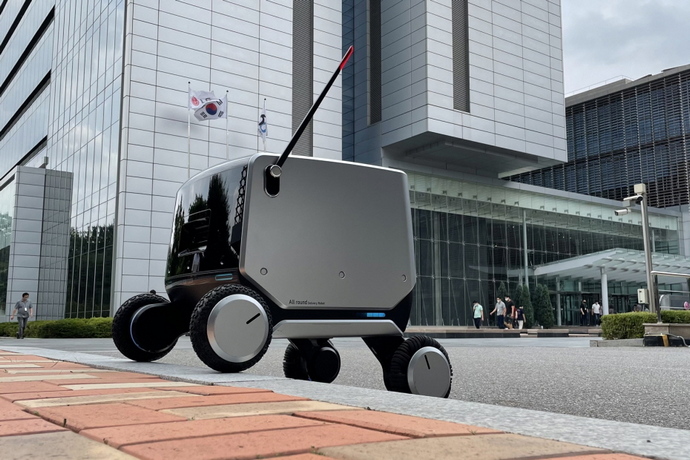 LG Unveils Indoor-outdoor Delivery Robot – Newlaunches